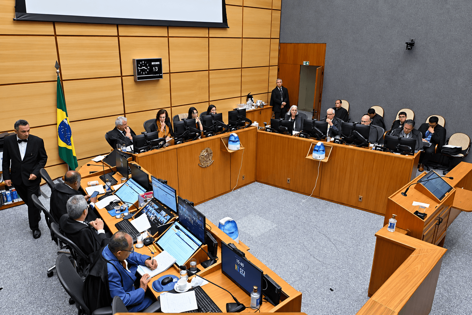 Empresa sem bens não basta para cobrar do sócio, decide STJ